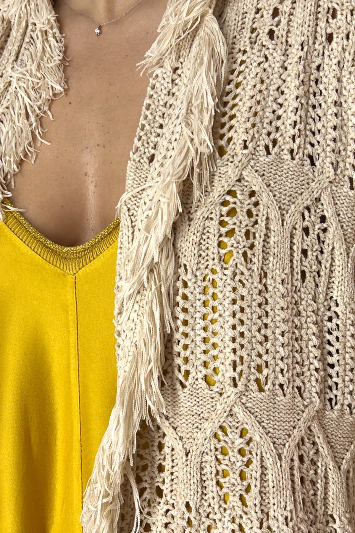 Cardigan donna traforato over e bordo frangia manica lunga e cintura in tessuto integrata