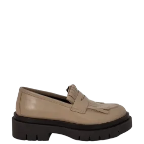 Mocassini college in pelle nocciola con frange e suola alta F/W